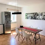 Und Im Idyllischen Vierkanthof, Gruppenurlaube *