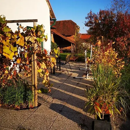 Und Im Idyllischen Vierkanthof, Gruppenurlaube *