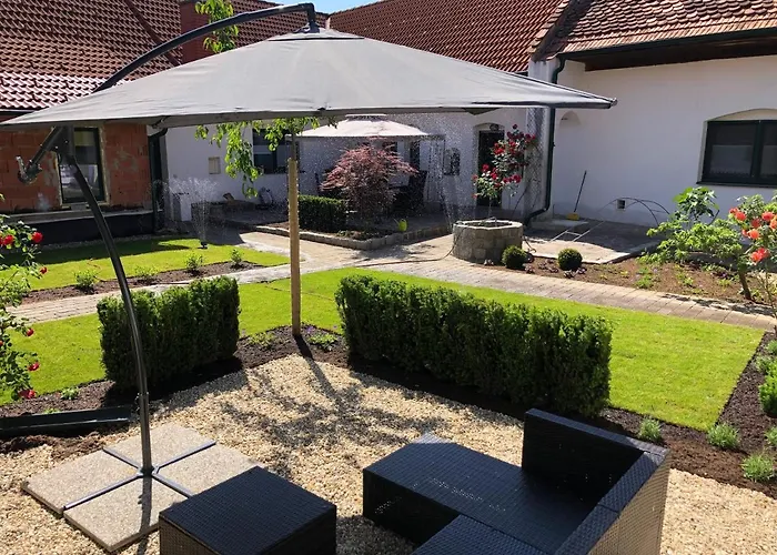 Und Im Idyllischen Vierkanthof, Gruppenurlaube