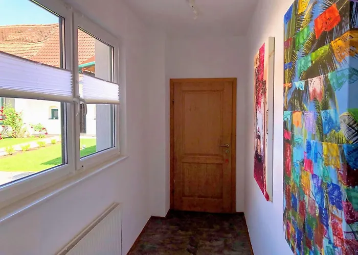 Und Im Idyllischen Vierkanthof, Gruppenurlaube