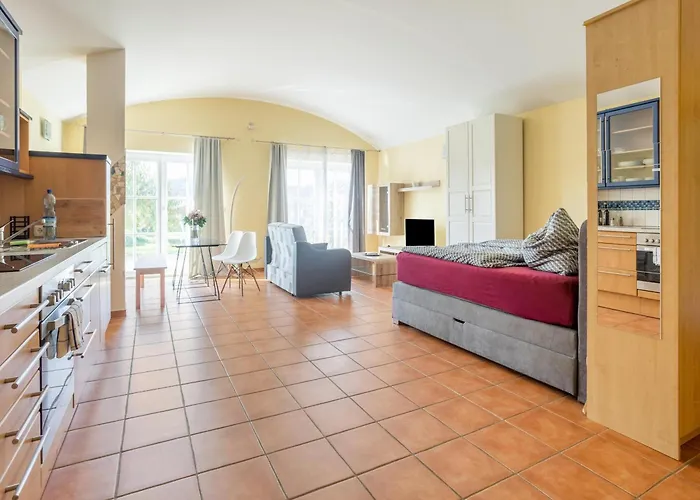 Und Im Idyllischen Vierkanthof, Gruppenurlaube